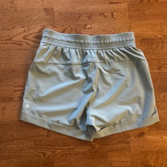 Lululemon Spring Break Away Shorts 4 Sea Moss Green Drawstring Pockets 3" Women - Picture 5 of 5